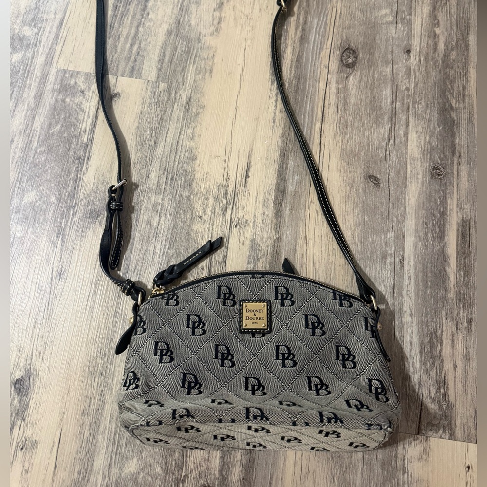 Dooney & Bourke Crossbody Bag- In Excellent Condition!